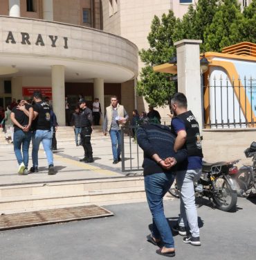 Şanlıurfa'da 4 kişinin yaralandığı kavgayla ilgili gözaltına alınan 12 şüpheli adliyede