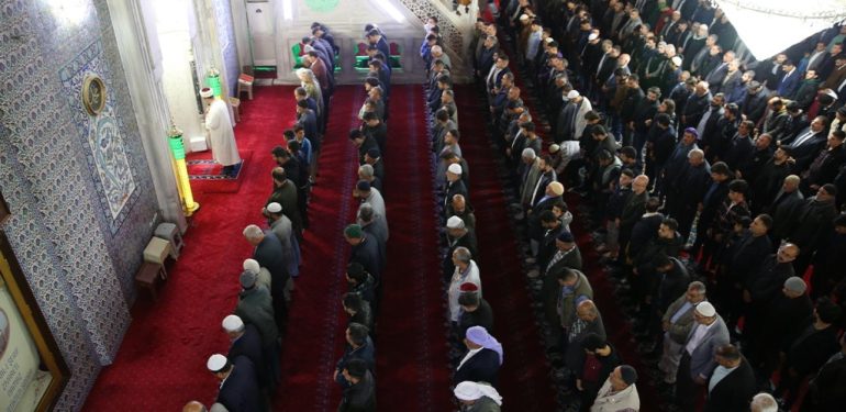 bayram-namazi-dergah-1024x717