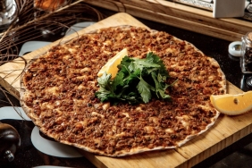 lahmacun-kiymali-1024x717