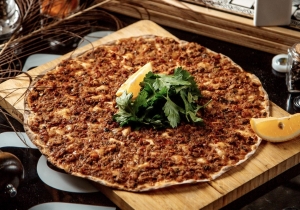 lahmacun-kiymali-1024x717