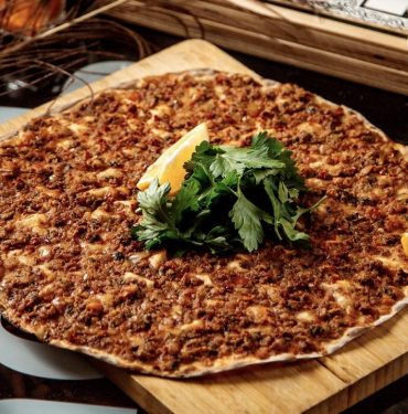 lahmacun-kiymali-1024x717