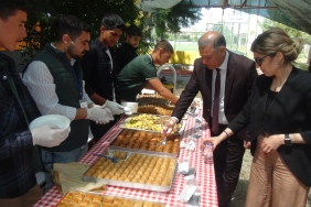 Viranşehir'de depremzedeler yararına kermes düzenlendi