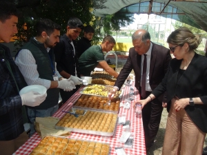 Viranşehir'de depremzedeler yararına kermes düzenlendi