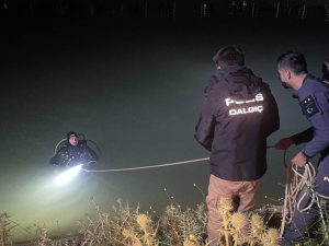 Şanlıurfa'da sulama kanalına düşen otomobildekiler için kurtarma çalışması başlatıldı