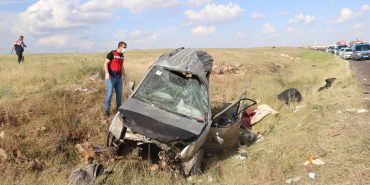 Şanlıurfa'da kamyonetle tırın çarpışması sonucu 6 kişi hayatını kaybetti