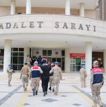 Şanlıurfa'da bir kişinin öldürülmesine ilişkin yakalanan 3 zanlı tutuklandı