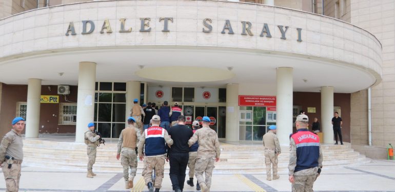 Şanlıurfa'da bir kişinin öldürülmesine ilişkin yakalanan 3 zanlı tutuklandı