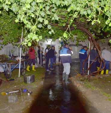 Şanlıurfa'da sağanak su baskınlarına neden oldu