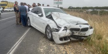 Şanlıurfa'da hafif ticari araç ile otomobil çarpıştı, 5 kişi yaralandı