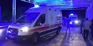 Şanlıurfa'da iki otomobil çarpıştı, 3 kişi yaralandı