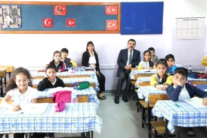 09100848_BAKAN_TEKYN_BYR_AYLE_ORTAMI_HAVASINDA_YSTYYARELERLE_EYYTYMY_BYRLYKTE_YONETECEYYZ_3