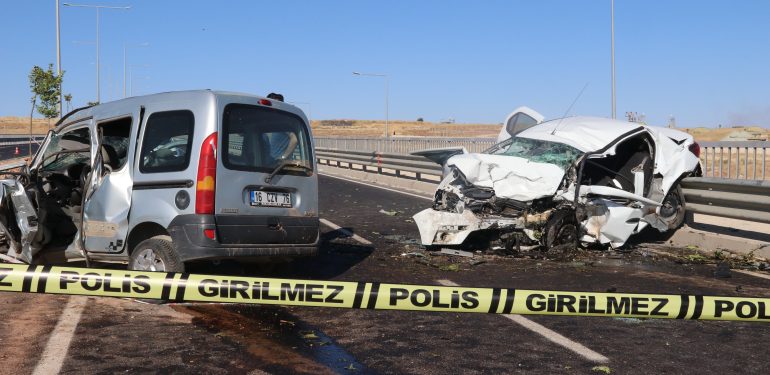 Şanlıurfa'da otomobil ile hafif ticari aracın çarpıştığı kazada 5 kişi yaralandı