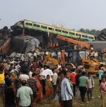 hindistan-da-tren-kazasi-233-olu-900-den-fazla-15989889_8878_m