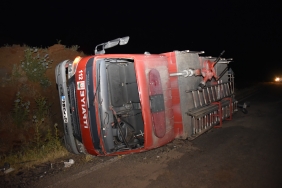 Şanlıurfa'da itfaiye aracının devrilmesi sonucu 3 itfaiye eri yaralandı