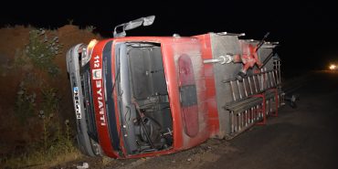 Şanlıurfa'da itfaiye aracının devrilmesi sonucu 3 itfaiye eri yaralandı