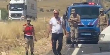 sanliurfa-da-bicakla-yolu-kapatmaya-calisan-supheli-gozaltina-alindi_5c523