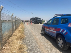 Şanlıurfa'da otomobil sulama kanalına düştü