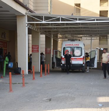 Şanlıurfa'da şarampole devrilen otomobildeki 1 kişi öldü, 4 kişi yaralandı