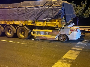 Şanlıurfa'da tıra çarpan otomobildeki 2 kişi hayatını kaybetti