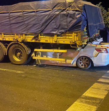 Şanlıurfa'da tıra çarpan otomobildeki 2 kişi hayatını kaybetti