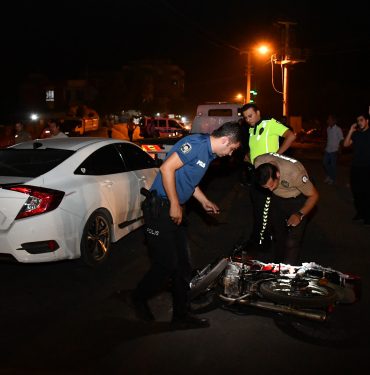 Şanlıurfa'da otomobille çarpışan motosikletteki 2 kişi yaralandı