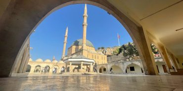 Şanlıurfa'nın depremlerde hasar gören simge minareleri onarıldı