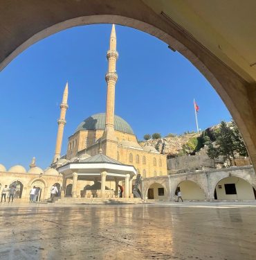 Şanlıurfa'nın depremlerde hasar gören simge minareleri onarıldı