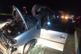 Şanlıurfa'da hafif ticari aracın traktöre çarpması sonucu 1 kişi öldü, 3 kişi yaralandı