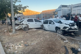 Şanlıurfa'da 9 aracın karıştığı trafik kazasında 5 kişi yaralandı