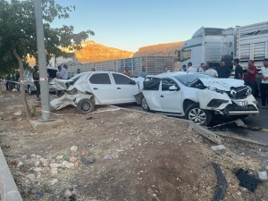 Şanlıurfa'da 9 aracın karıştığı trafik kazasında 5 kişi yaralandı