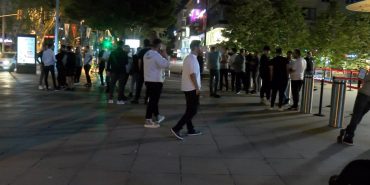 66-bin-liradan-baslayan-telefondan-alabilmek-icin-geceden-kuyruga-girdiler_5533_dhaphoto1