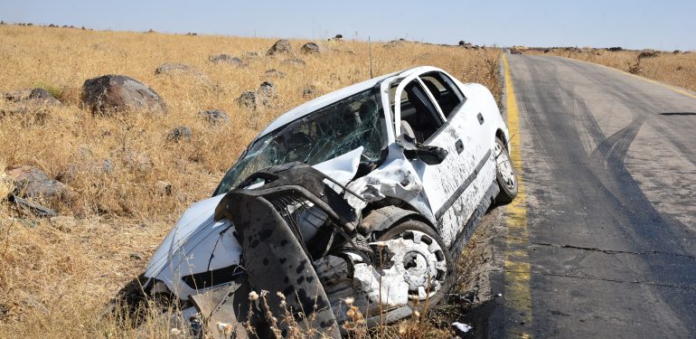 Şanlıurfa'da otomobille kamyonetin çarpışması sonucu 9 kişi yaralandı
