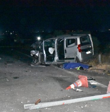 Otomobilin güvenlik kulübesine çarptığı kazada 1 kişi öldü, 3 kişi yaralandı
