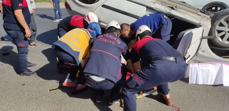 Şanlıurfa'da devrilen otomobilin sürücüsü yaralandı