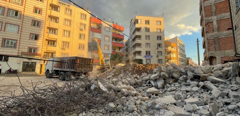 Şanlıurfa'da ağır hasarlı binaların yüzde 56'sının yıkımı tamamlandı