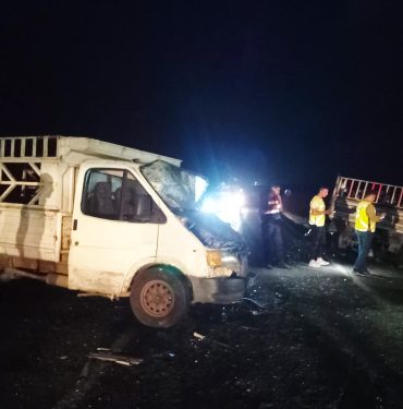 Şanlıurfa'da iki kamyonet çarpışması sonucu 3 kişi yaralandı