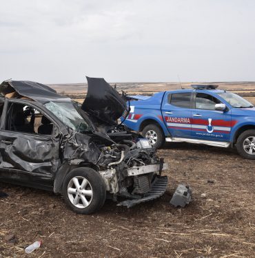 Şanlıurfa'da şarampole devrilen otomobildeki 7 kişi yaralandı
