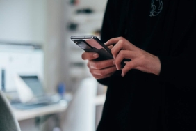 yurt-disindan-getirilen-telefonlarin-kullanimi-ile-ilgili-yeni-bir-duzenleme-geliyor