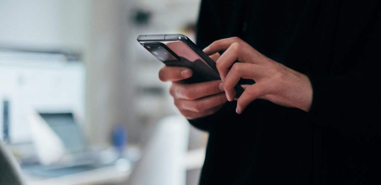 yurt-disindan-getirilen-telefonlarin-kullanimi-ile-ilgili-yeni-bir-duzenleme-geliyor