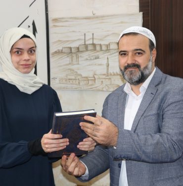 Hollandalı kadın gezmek için geldiği Şanlıurfa'da Müslüman oldu