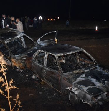 Şanlıurfa'da çarpışan iki otomobil yandı, 1 kişi yaralandı