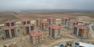 Şanlıurfa'da deprem konutlarının inşası sürüyor