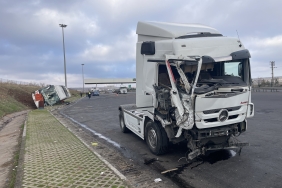 Şanlıurfa'da yolcu otobüsü tırla çarpıştı, 5 kişi yaralandı