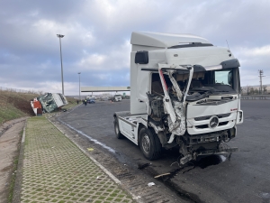 Şanlıurfa'da yolcu otobüsü tırla çarpıştı, 5 kişi yaralandı