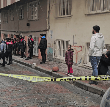 istanbul-da-dehset-annesini-ve-kiz-kardesini-16979754_7020_m