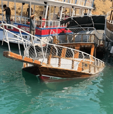 Halfeti’de Tekneler Kafa Kafaya Çarpıştı!