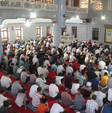 sanliurfa-da-kurban-bayrami-namazi-heyecani1657343479