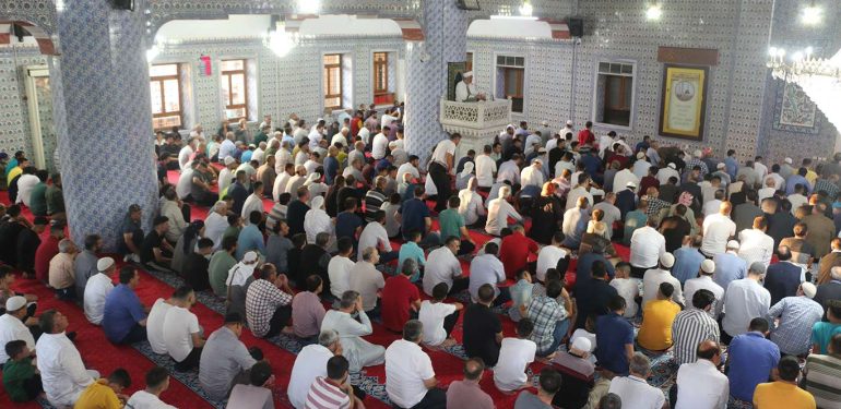 sanliurfa-da-kurban-bayrami-namazi-heyecani1657343479