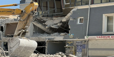 ağır hasarlı bina urfa bugun