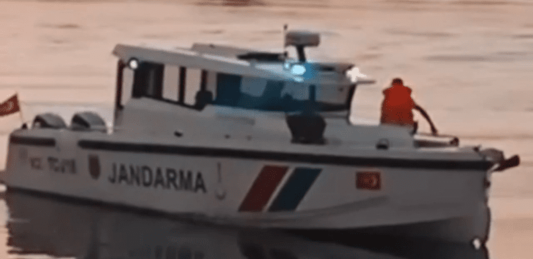 fırat nehrinde erkek cesedi